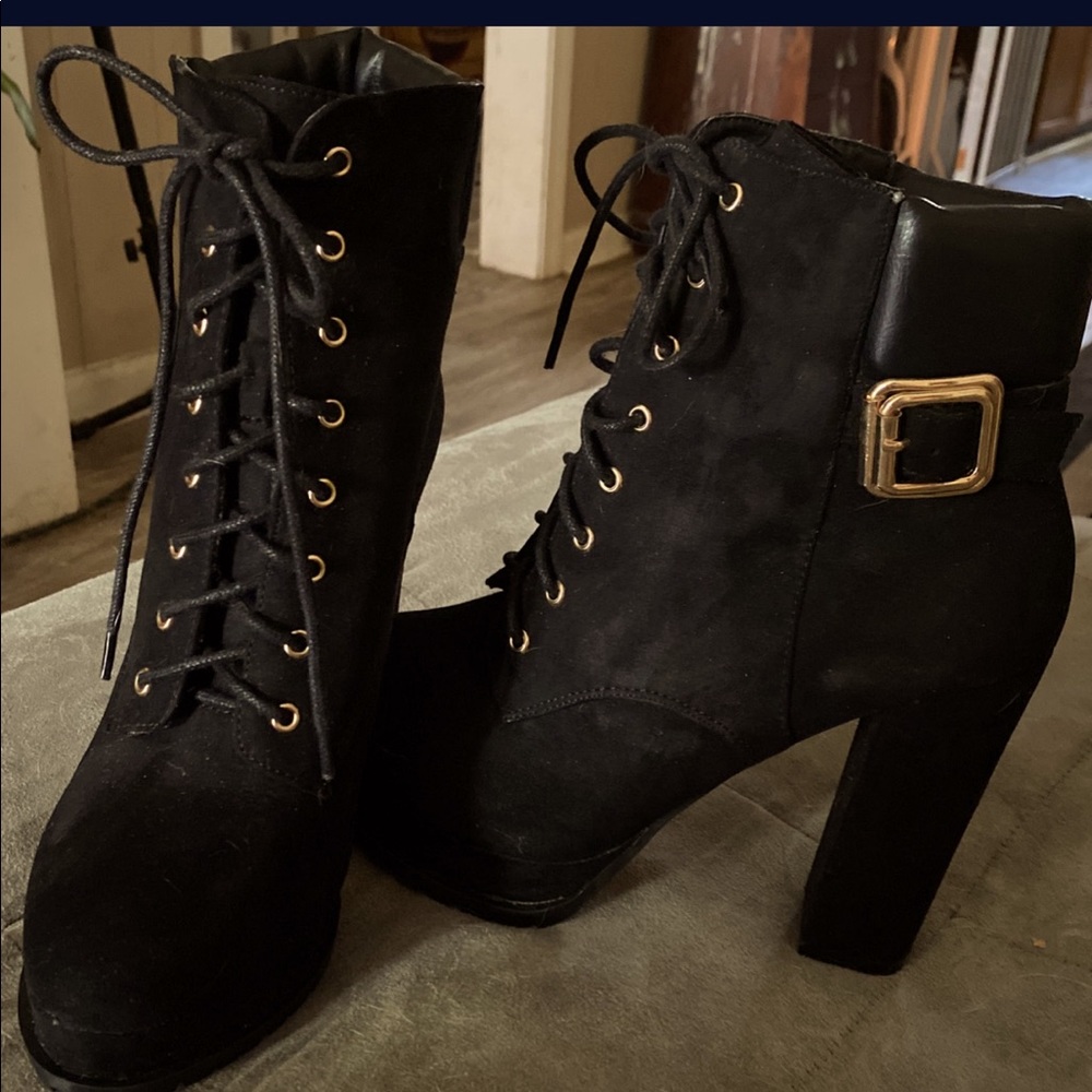 Black heel boot - Picture 3 of 3